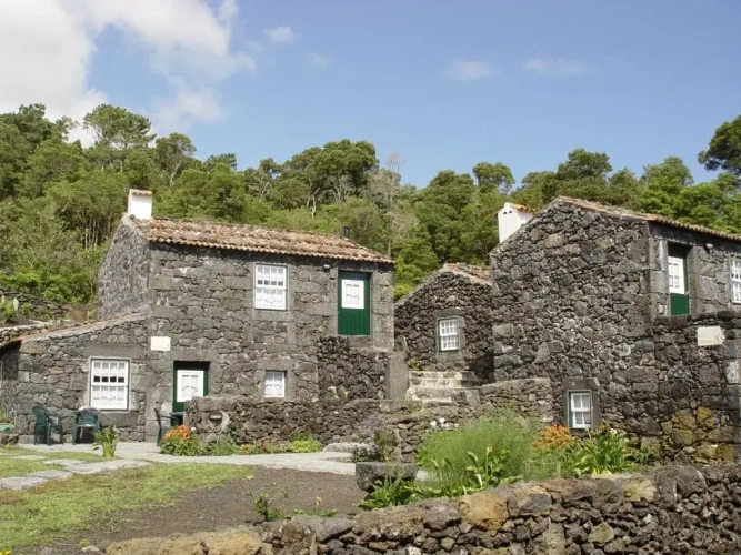 2 Bedrooms Cottage