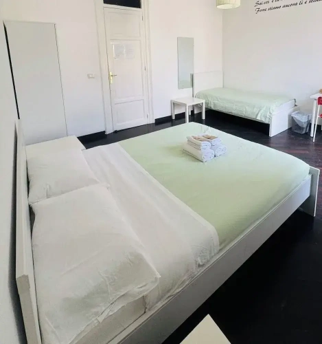 Standard Triple room with city view