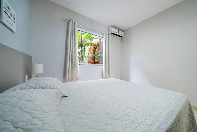 026 - Lindo Residencial com Piscina e Jacuzzi em Bombas