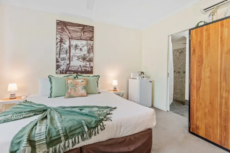 Palm Cove Studio Pools Spa Bar