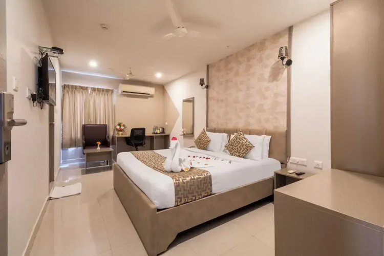 Hotel Seasons Inn