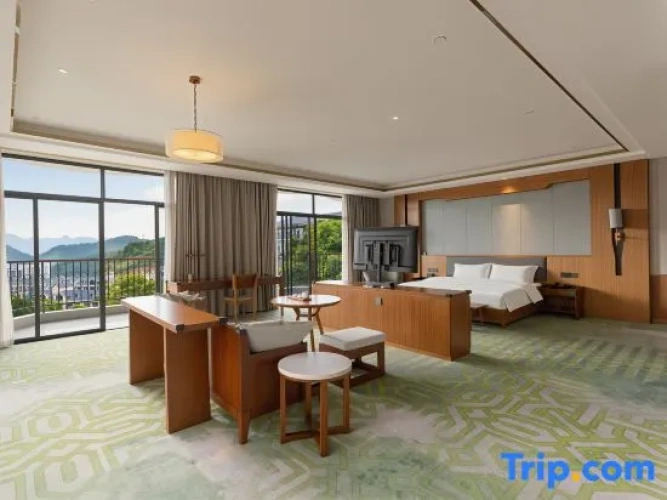 Quadruple Family Suite
