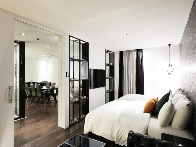 Royal Single Suite