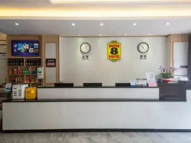 Super 8 Hotel