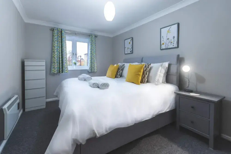 Vespasian Quay - Balcony overlooking the River Itchen - Secure & private parking