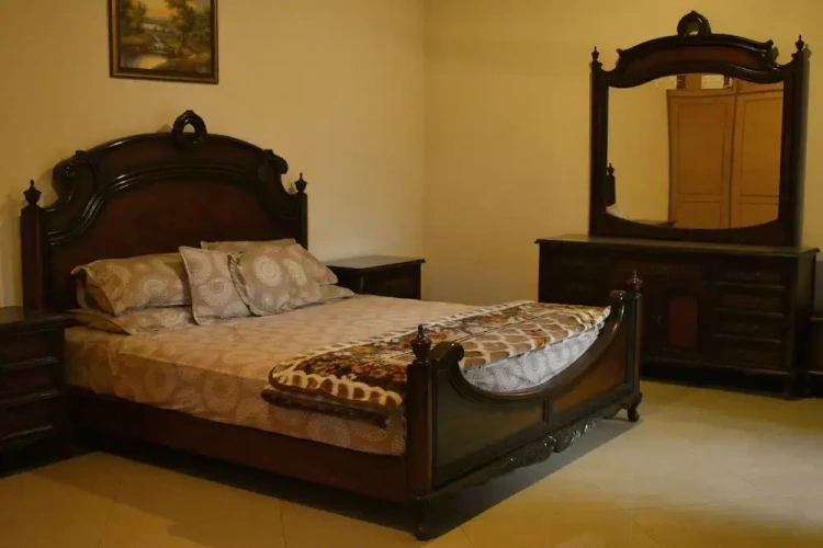 6 Bedrooms Bed in Dorm