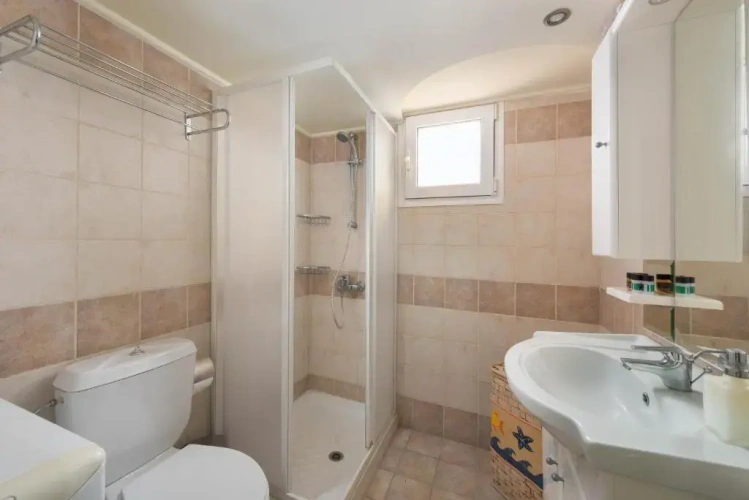 4 Bedrooms Villa
