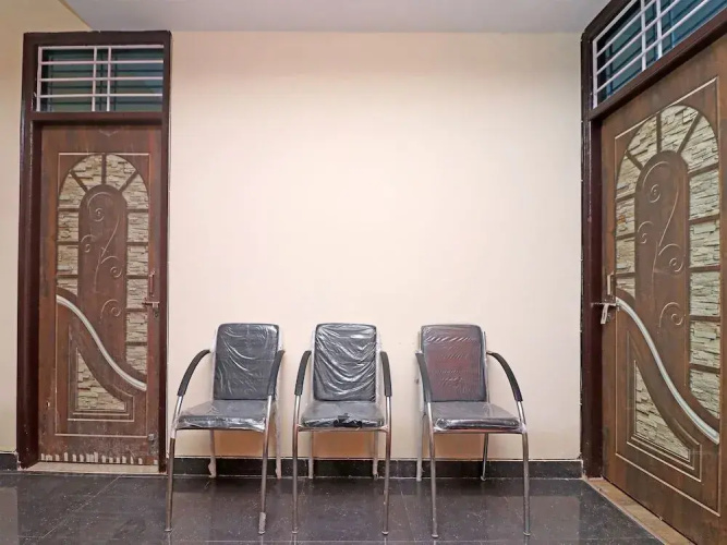 OYO 28366 National Hotel