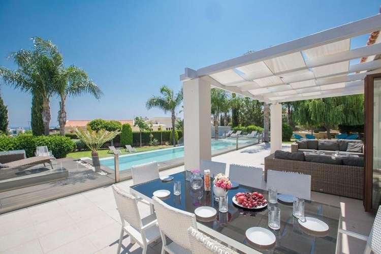 4 Bedrooms Double Villa