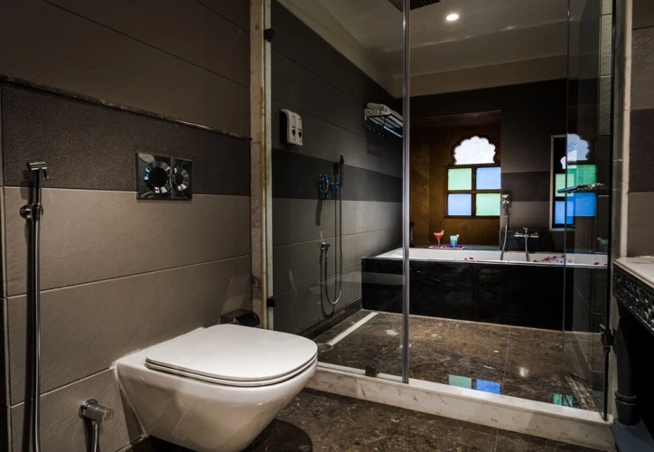 Executive room with courtyard view