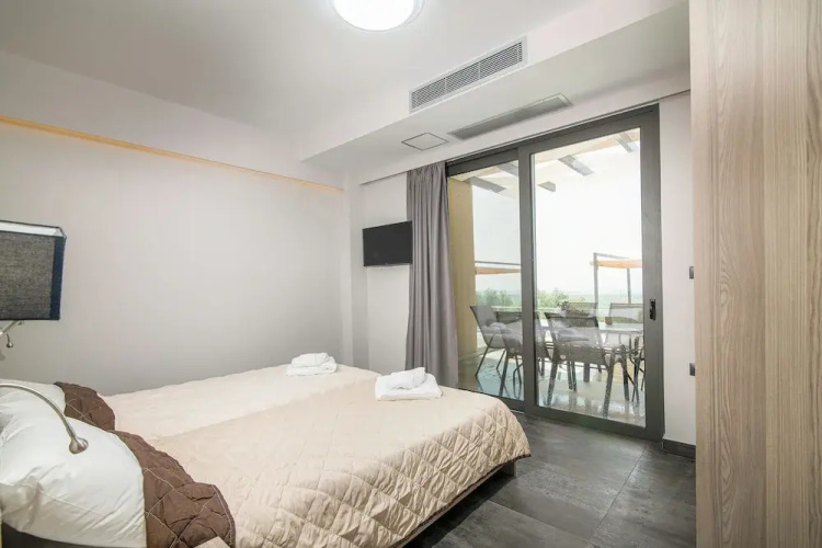 Serenity Suites Sea View 1