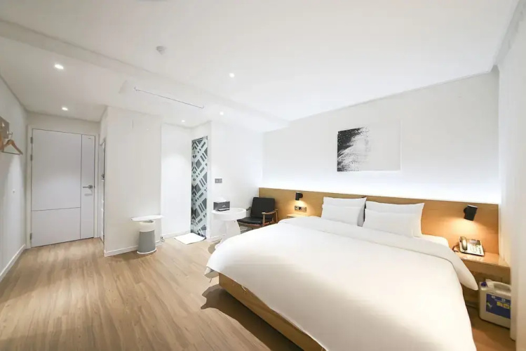 hound hotel