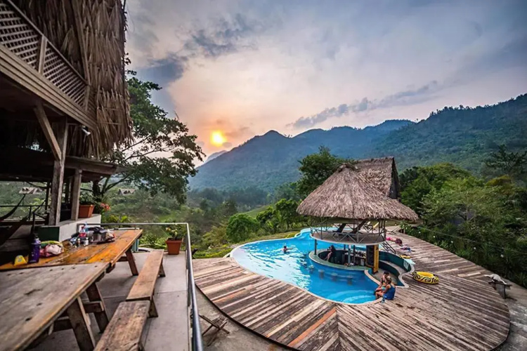 Zephyr River Lodge