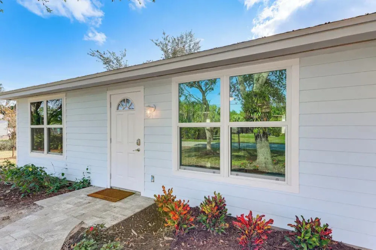 Walk to Parks, Eats & Bars: Stuart Home w/ Patio