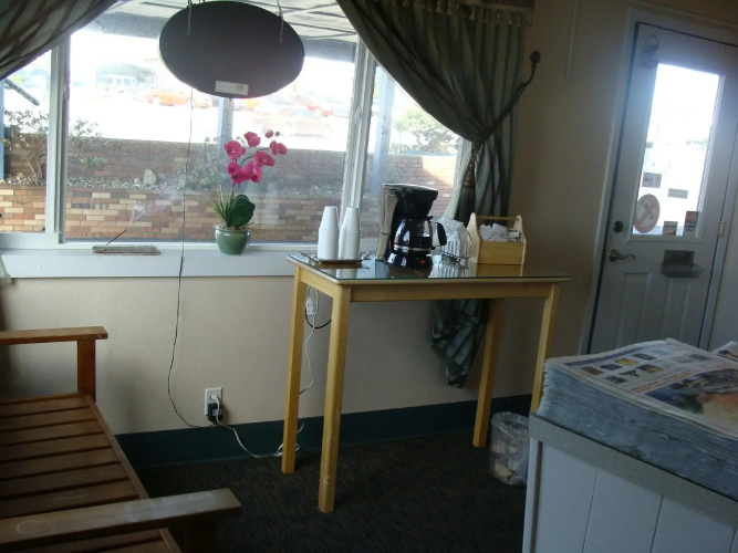 Seven Seas Inn & Suites