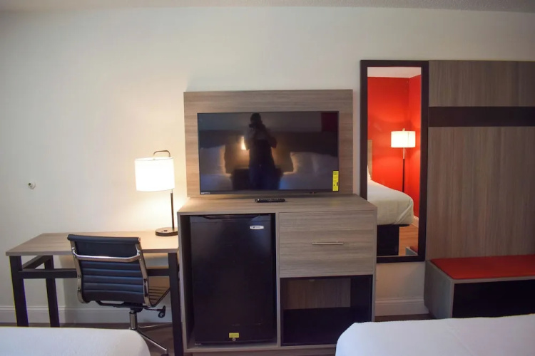 Ramada by Wyndham Cleveland Airport West