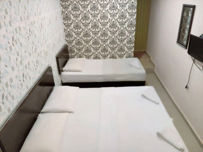 OYO 89407 EZI Hotel