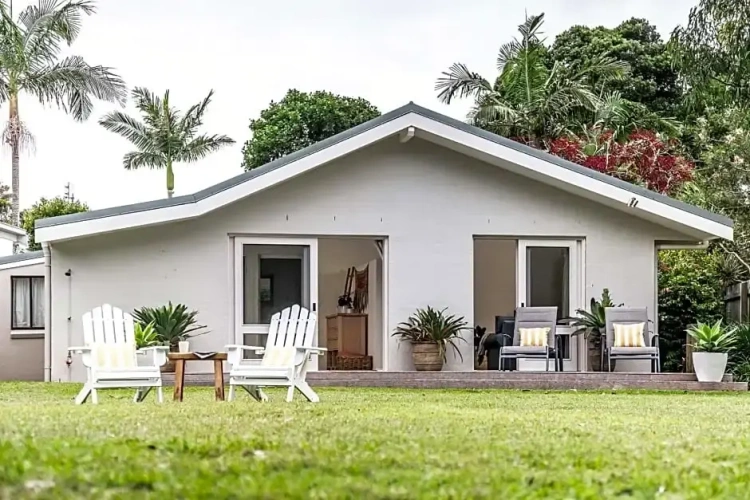 5 Bedrooms Cottage