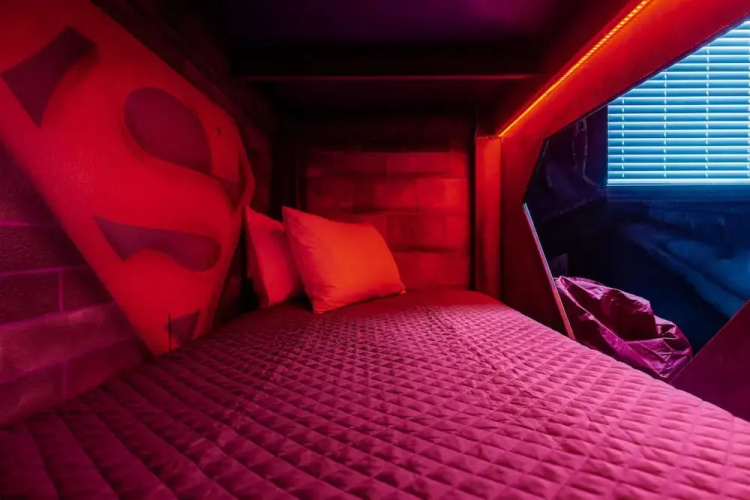 Sr014v: 8 Bed, Dinosaurs Fun, DC Comics, Pool, Shuffle Board