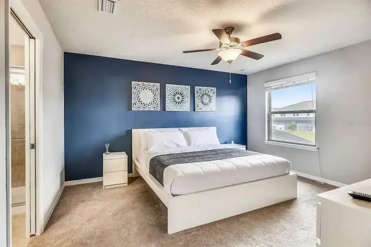 Gorgeous 5Bd w Private Pool Windsor Westside 8893