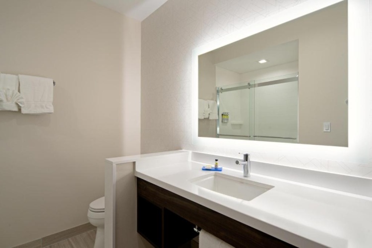 Holiday Inn Express & Suites Valencia - Santa Clarita photo 13