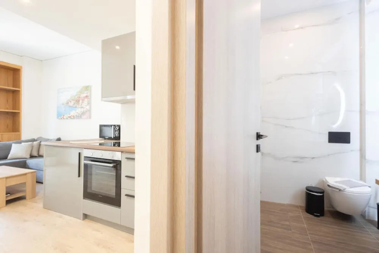 Modern 2-bedroom Gem Close to Metro