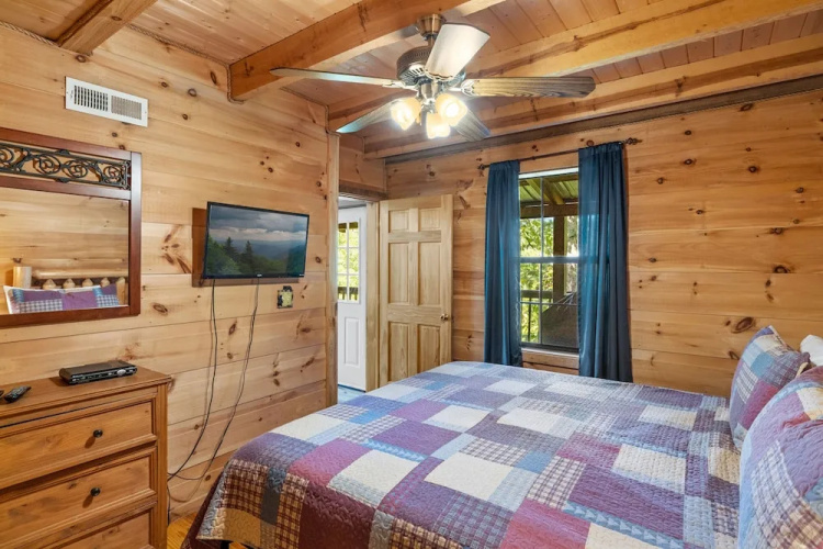 Games With A View 3 Bedroom Cabin by RedAwning