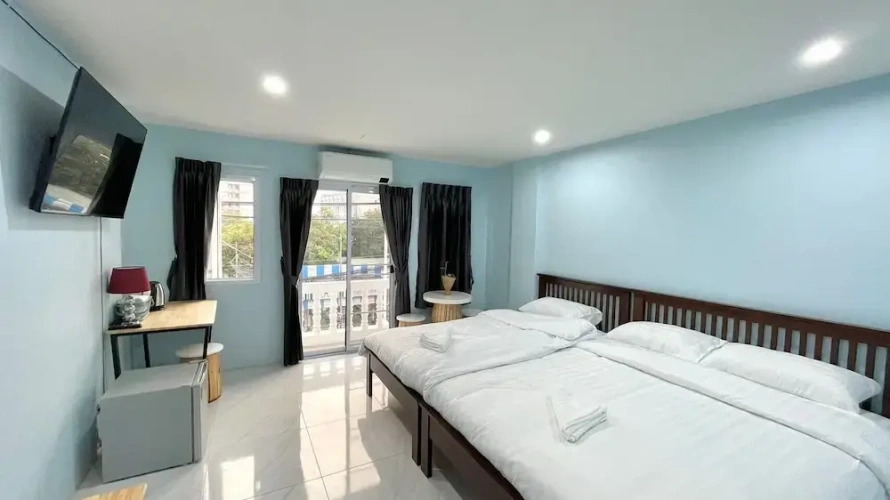 Standard Triple room
