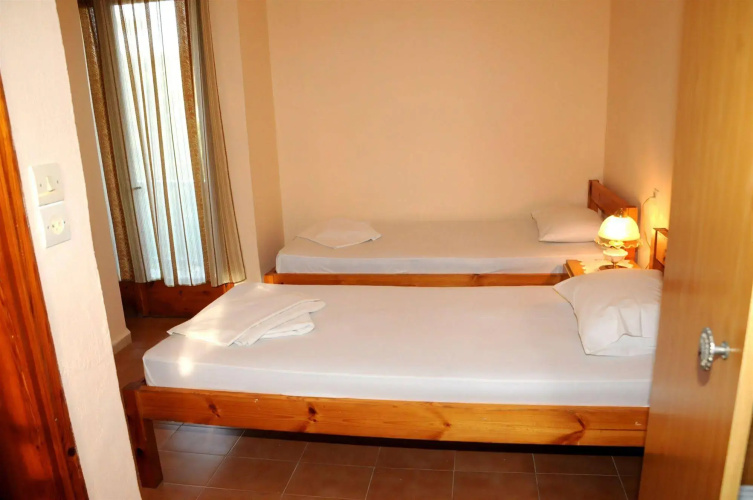 Topakas House