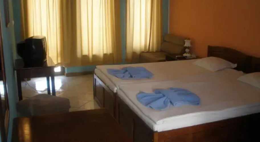 Hotel Los Dos Gallos - Dvata Petela