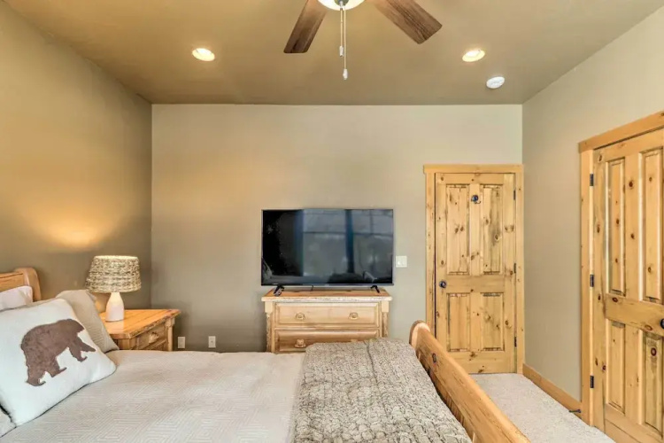 Beautiful Eureka Cabin Rental on Golf Resort!