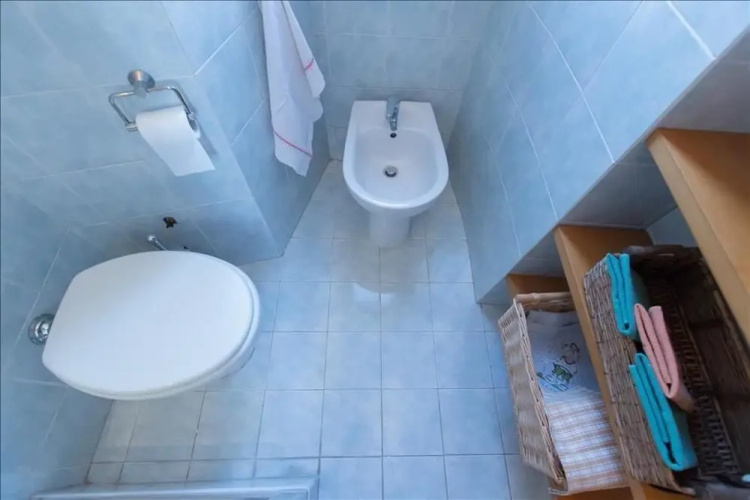 Bright and quiet Halldis apartment with small balcony