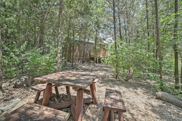 4 Mi to Museums: Cozy Branson Cabin