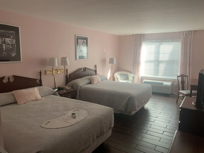 Standard Quadruple room with city view