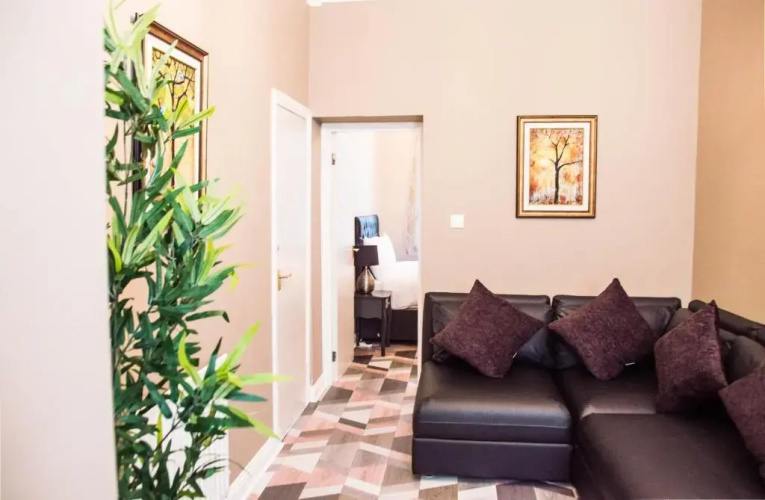 Montgomery Apartments - Crighton