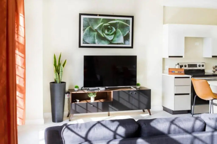 Classy & Conveniently Located 1 Bed Room Suite