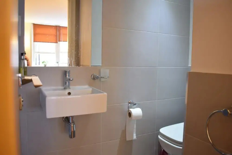 Spacious Studio Flat in Central Kensington