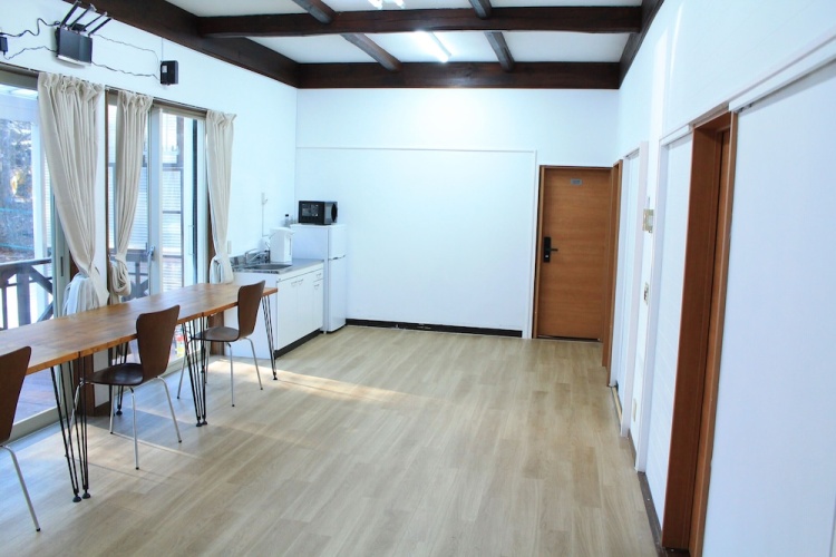 4 Bedrooms Bungalow with courtyard view