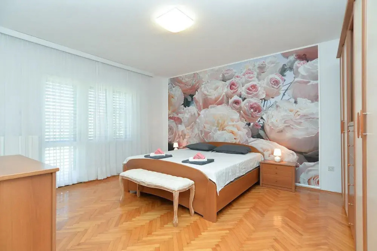 Apartment 1933
