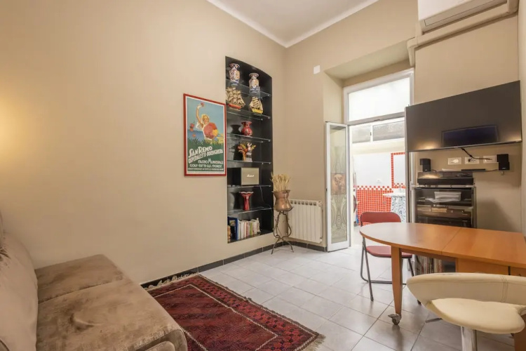De Angelis Central House