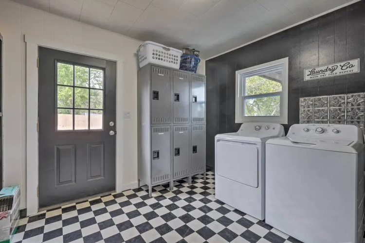 Fredericksburg Getaway w/ Covered Deck & Fire Pit!
