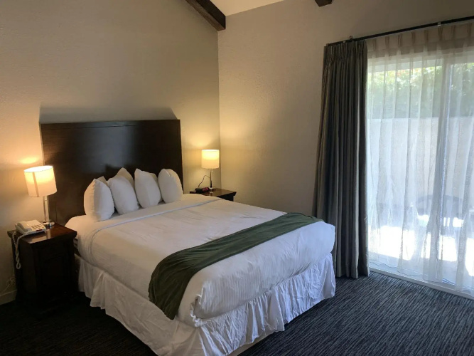 Cannery Row Inn