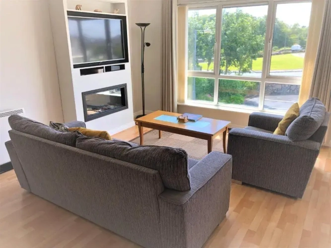 2 Bedrooms Apartment