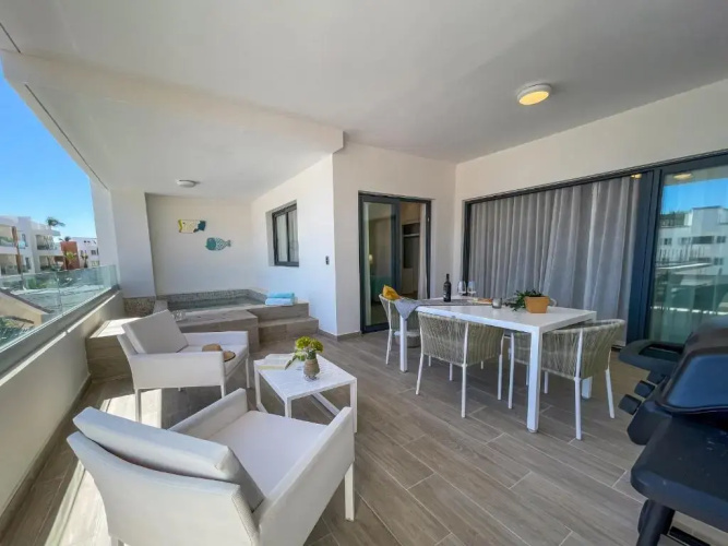 Oceans Views apartment with private jacuzzi, BGSB3