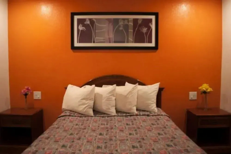 Premier Inn & Suites