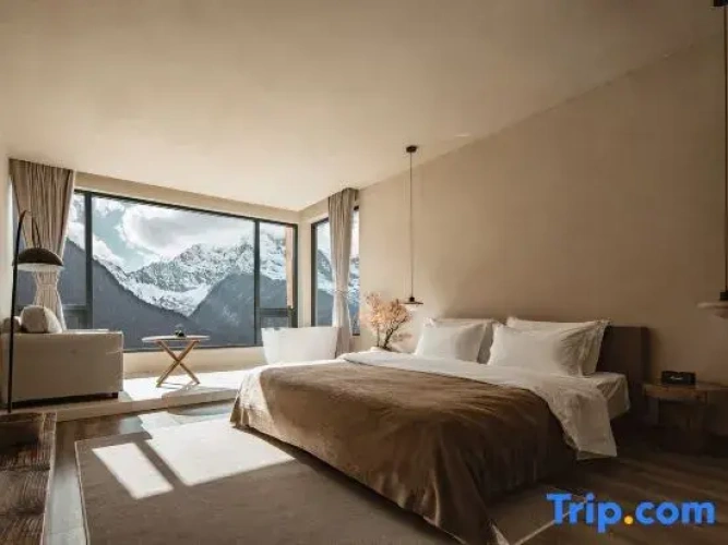 1 Bedroom Suite with mountain view