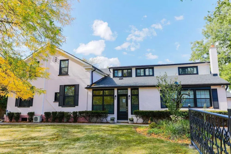 Fully Private 3 Bdrm Suite - The Winchester