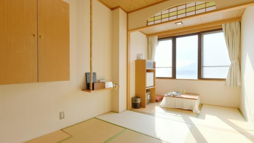 Japanese Western Twin room with lake view