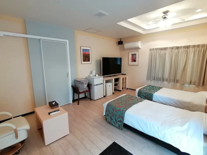 Standard Twin room with garden view