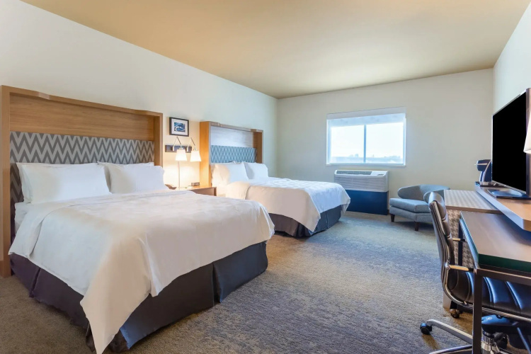 Holiday Inn & Suites Cedar Falls - Waterloo Event Ctr by IHG